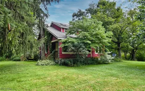 11194 E Washington St, Chagrin Falls, OH 44023