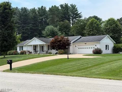 2626 Pleasant Valley Rd NE, New Philadelphia, OH 44663