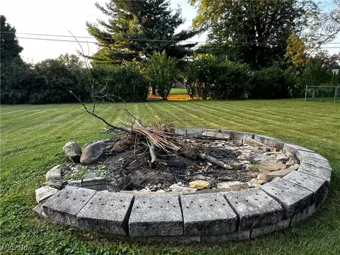 Exterior - 3933 21st St NW, Canton, OH 44708 photo 5 of 8