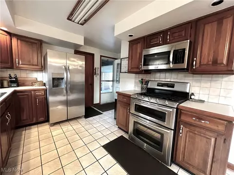 Kitchen - 3933 21st St NW, Canton, OH 44708 photo 3 of 5