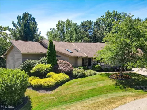 5575 Hummingbird Cir, Solon, OH 44139