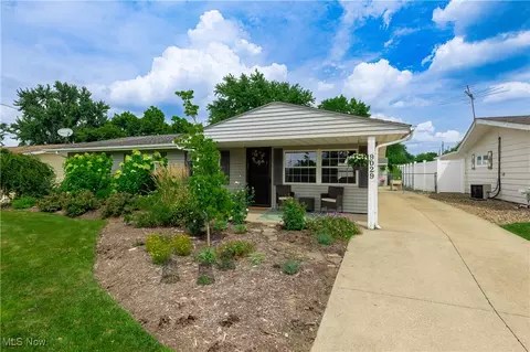 9029 Cambridge Dr, Northfield, OH 44067