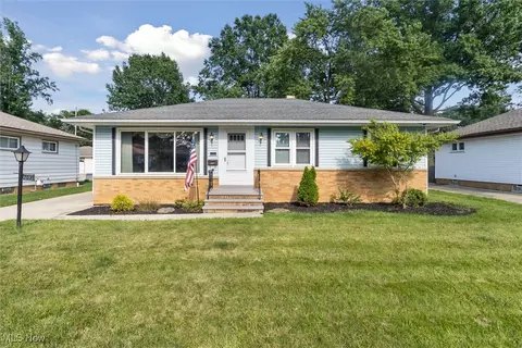 7035 Maplewood Rd, Parma Heights, OH 44130