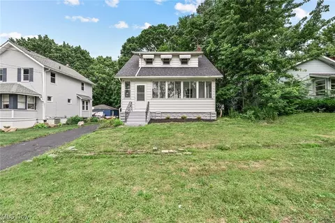 1595 Hillcrest St, Akron, OH 44314