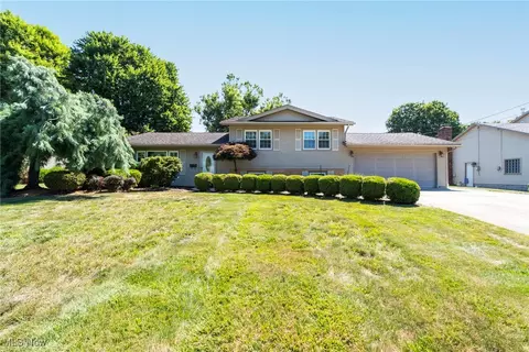 4031 Shelbourne Dr, Youngstown, OH 44511