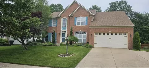 1296 Ledgestone Dr, Wadsworth, OH 44281