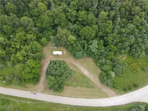 55202 Red Lane Rd, Cumberland, OH 43732