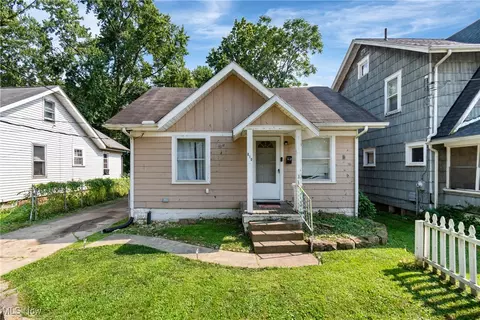 810 18th St NE, Canton, OH 44714