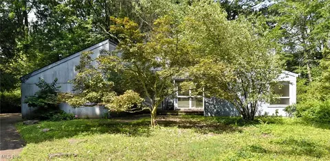 1992 Temblethurst Rd, South Euclid, OH 44121