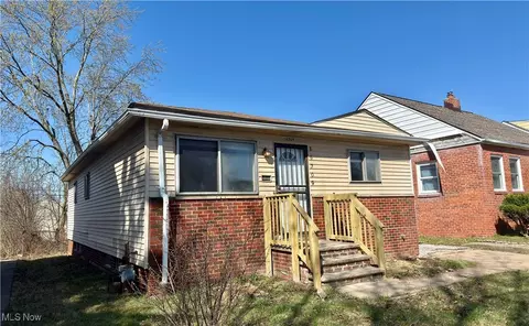 16709 Palda Dr, Cleveland, OH 44128