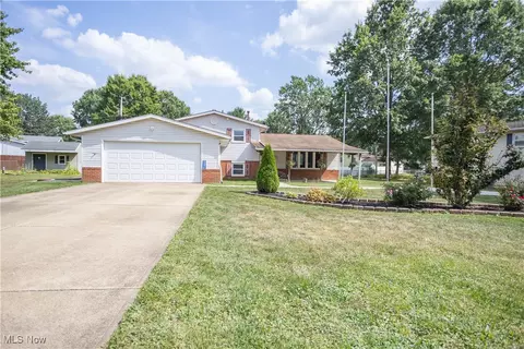 8004 Sapphire Ave NE, Canton, OH 44721