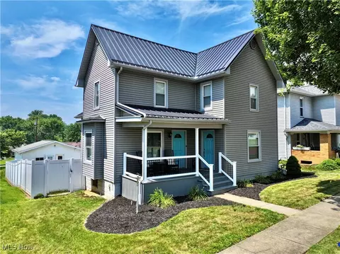 306 Maple St SW, Sugarcreek, OH 44681