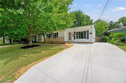 4293 N Gilwood Dr, Stow, OH 44224