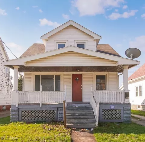18810 Arrowhead Ave, Cleveland, OH 44119