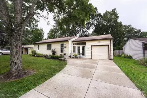1249 Dewitt Dr, Akron, OH 44313