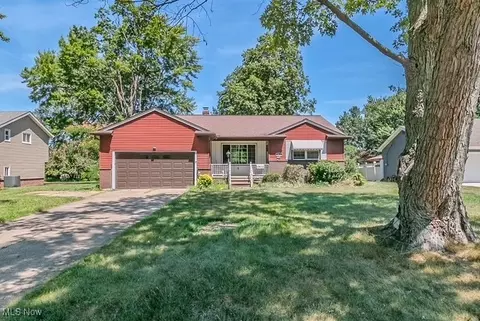 5485 Kenbridge Dr, Highland Heights, OH 44143