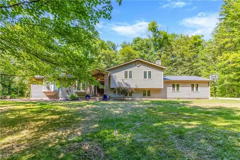9544 Crackel Rd, Aurora, OH 44202