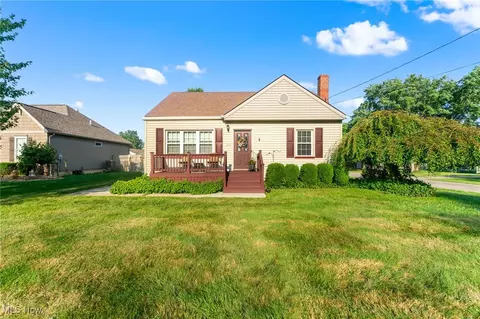 129 Westview Ave, Hubbard, OH 44425