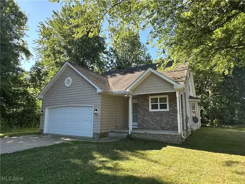 9384 Jordan Dr, Mentor, OH 44060