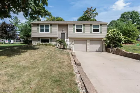 4599 Wildflower Dr, North Canton, OH 44720