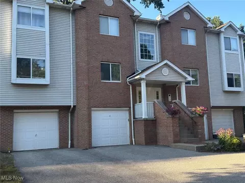 355 Village Pointe Dr #1-A, Akron, OH 44313