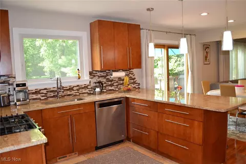 36145 Bainbridge Rd, Solon, OH 44139 photo 6