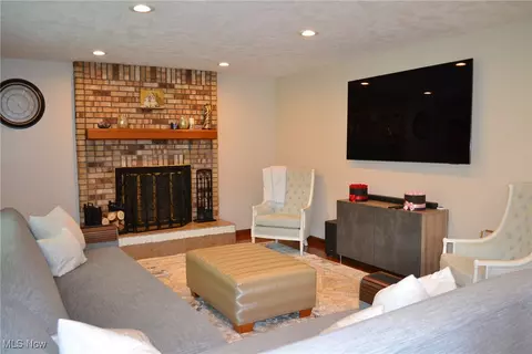 36145 Bainbridge Rd, Solon, OH 44139 photo 4