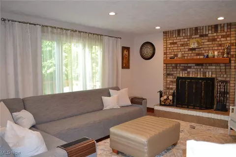 36145 Bainbridge Rd, Solon, OH 44139 photo 3