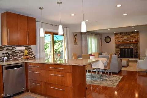 36145 Bainbridge Rd, Solon, OH 44139 photo 2