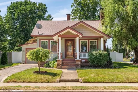 204 5th St NE, North Canton, OH 44720