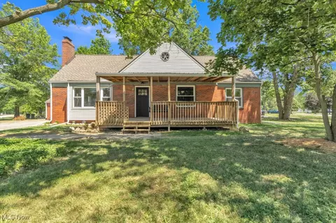 991 Valley Blvd, Elyria, OH 44035