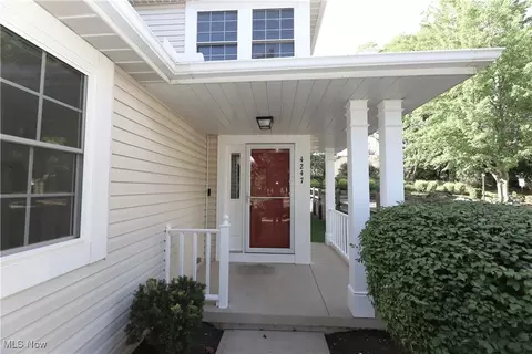 4247 Rolling Hills Dr, Brunswick, OH 44212