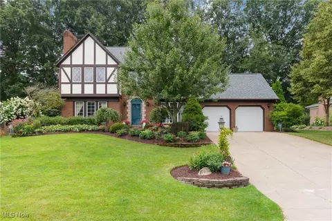2335 Fallen Oak Cir NE, Massillon, OH 44646