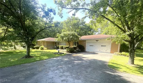 6965 Amy Boyle Rd NE, Brookfield, OH 44403
