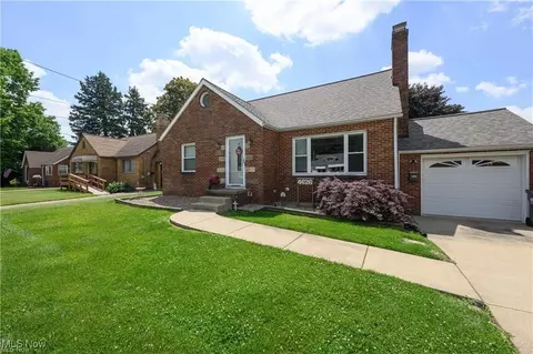 4626 Aurora St NW, Canton, OH 44708
