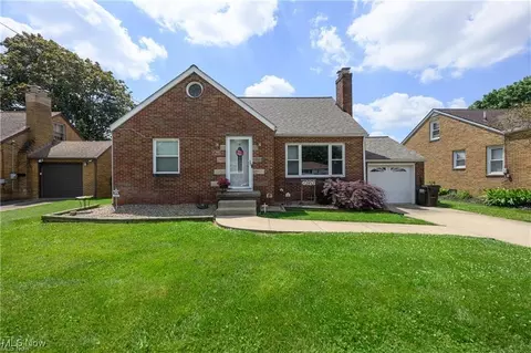 4626 Aurora St NW, Canton, OH 44708 photo 2
