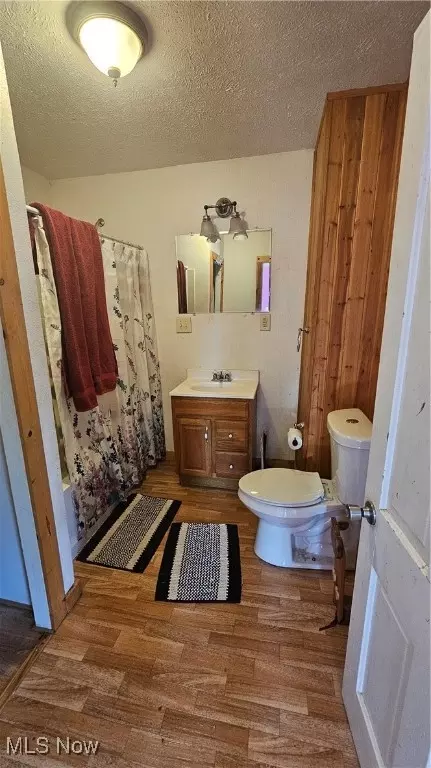 Bath - 106 Maple Ave, Creston, OH 44217 photo 2 of 2