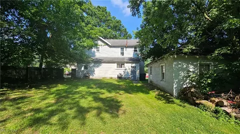 Exterior - 106 Maple Ave, Creston, OH 44217 photo 2 of 2