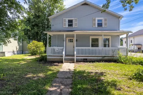 113 Washington St, Elizabeth, WV 26143