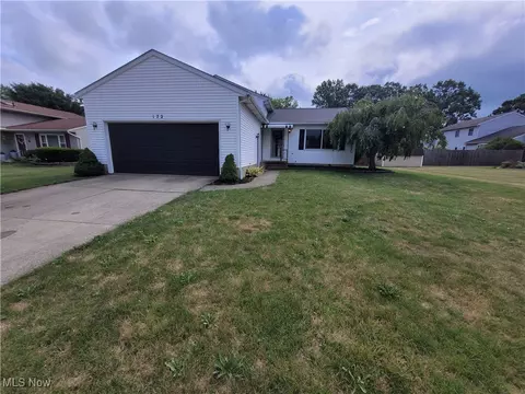 172 Xavier St, Elyria, OH 44035