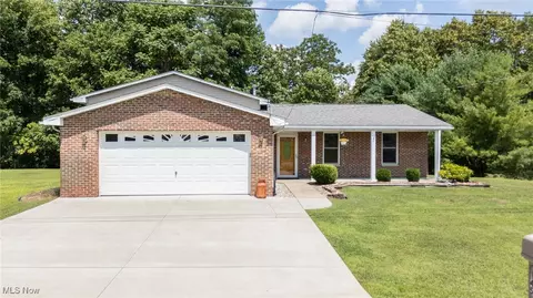 145 Cornerstone Dr, Marietta, OH 45750