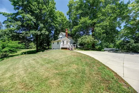1060 Portage Line Rd, Akron, OH 44312