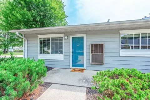 27069 Oakwood Cir, Olmsted Falls, OH 44138