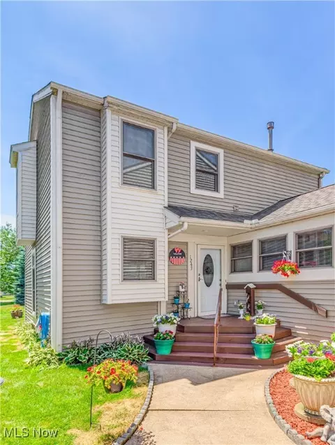1243 Stardust Ave NW, Canton, OH 44708