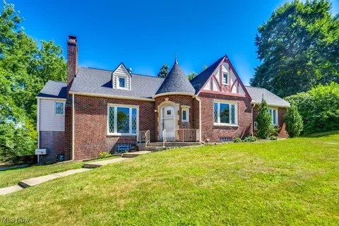 3153 Landscape Cir NW, Canton, OH 44709