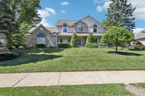11884 Queensbridge Ln, North Royalton, OH 44133