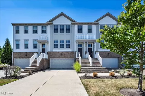 6008 N Pointe Dr, Pepper Pike, OH 44124