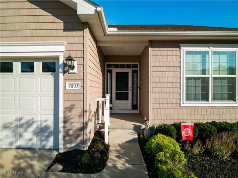 3831 Heron Dr, Lorain, OH 44053 photo 2