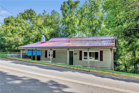 211 E Canal St, Navarre, OH 44662