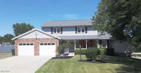 2709 Country Squire St NW, Uniontown, OH 44685